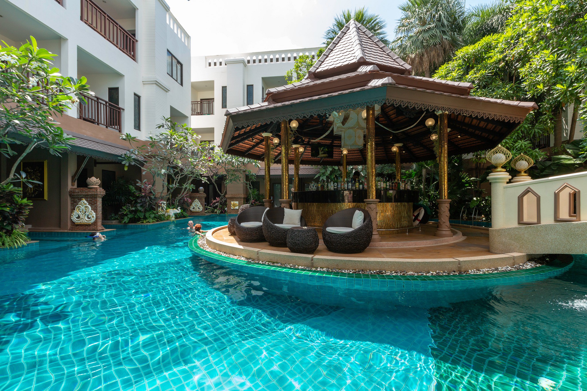 Poolside Lounge